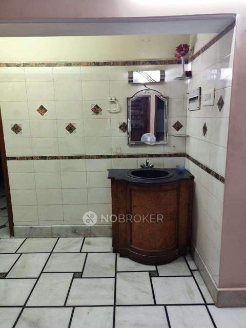 3 BHK Flat In Dda Flat Shalimar Bagh For Sale  In Shalimar Bagh