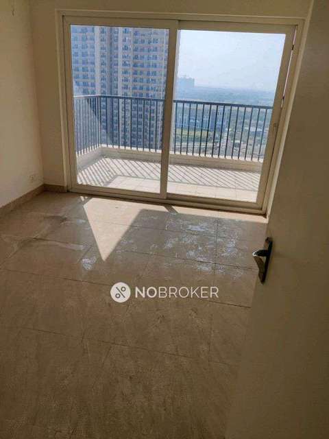 3 BHK Flat In Gaur Yamuna City 32nd Park View For Sale  In Sector 19