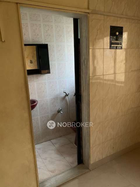 1 BHK Flat In Parijat Chs For Sale  In  Kandivali West