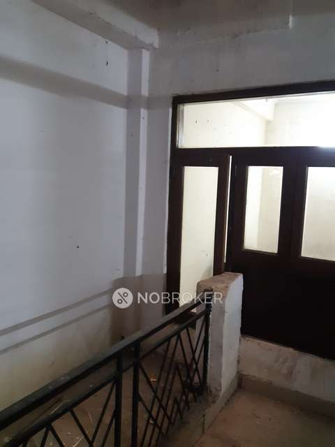 2 BHK Flat In Chaudhary Apartment For Sale  In Sainik Farm