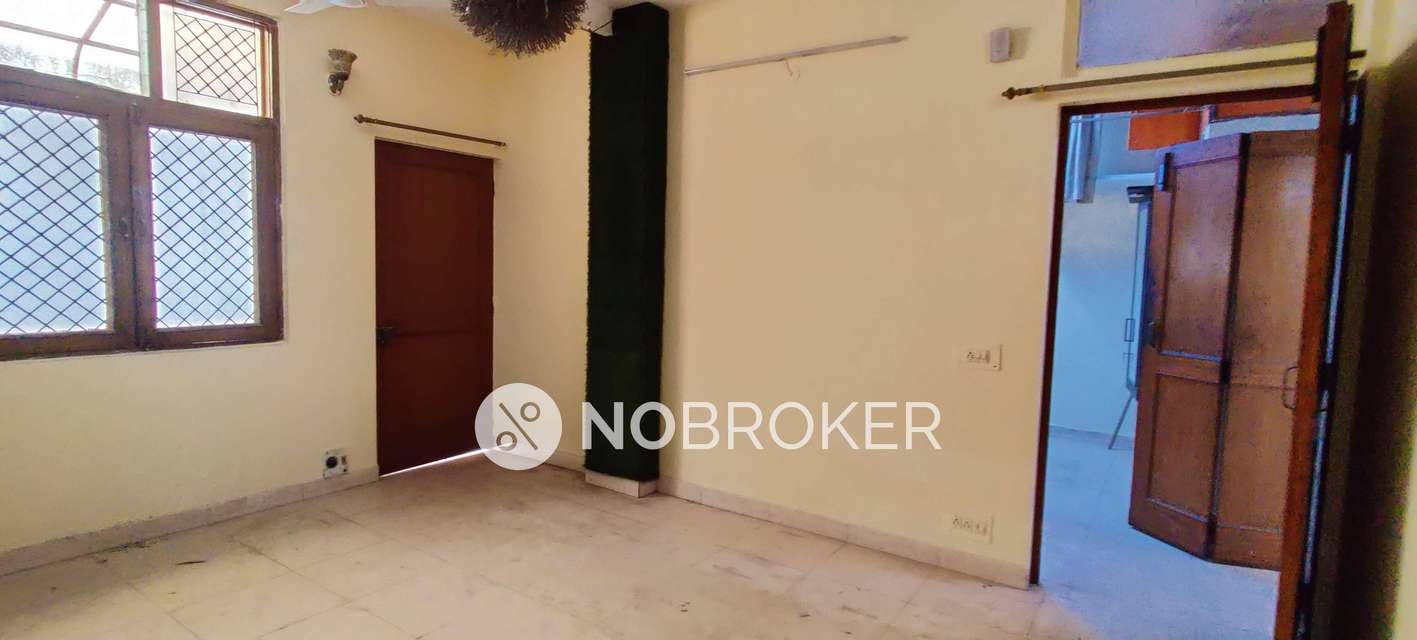 2 BHK Flat For Sale  In Paharganj