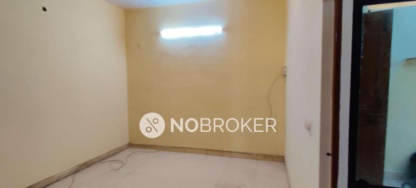 2 BHK Flat For Sale  In Paharganj