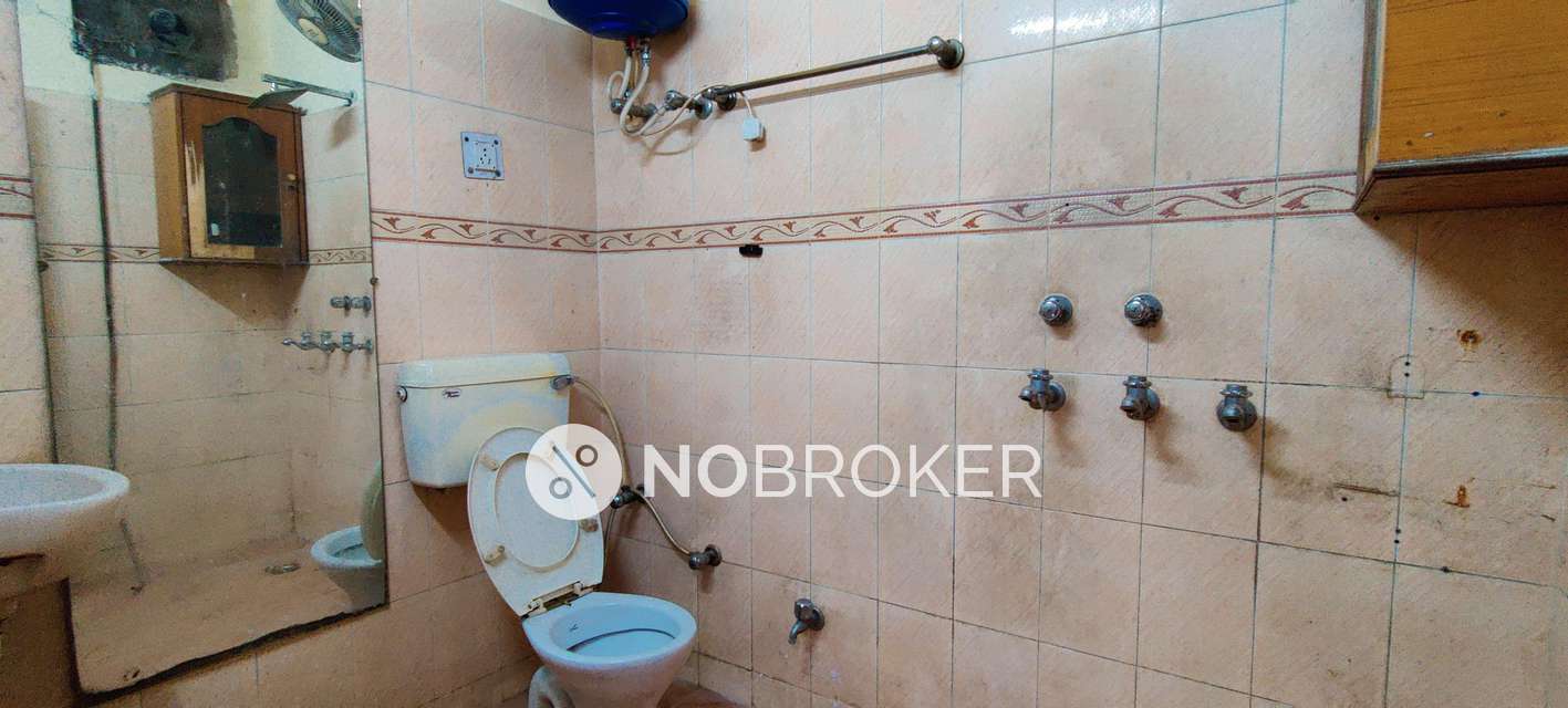 2 BHK Flat For Sale  In Paharganj