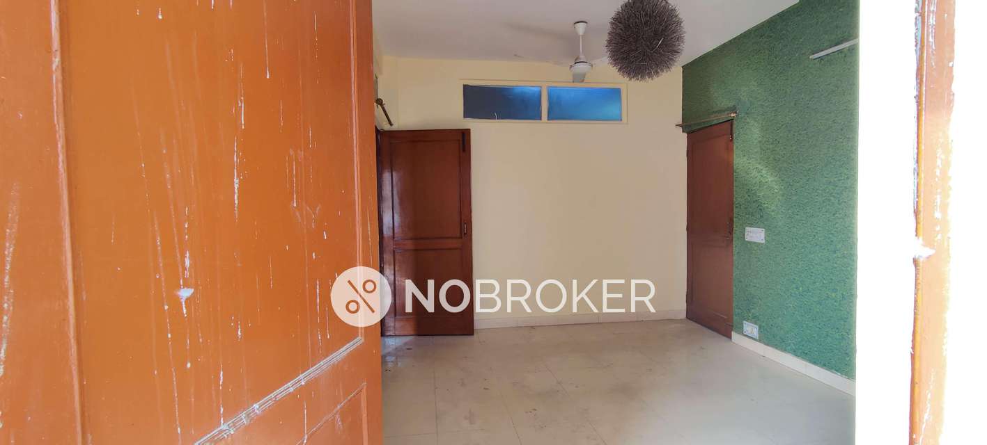 2 BHK Flat For Sale  In Paharganj