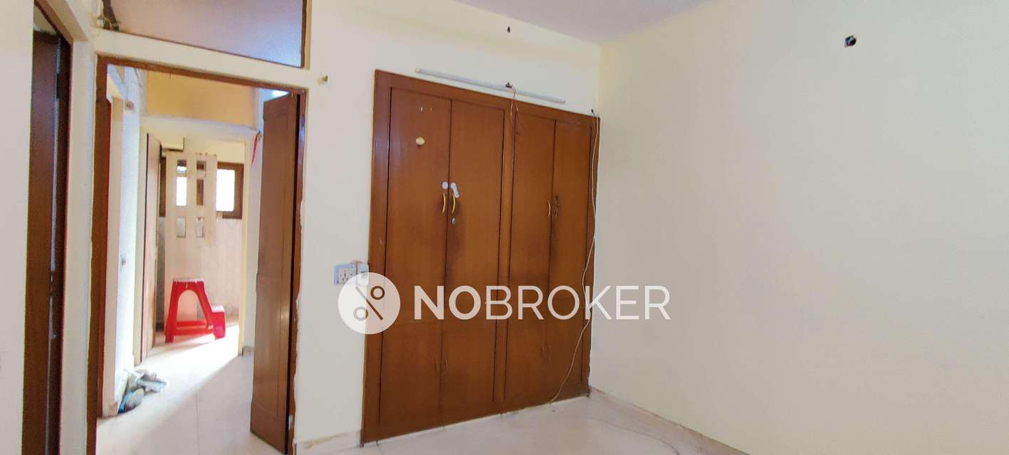 2 BHK Flat For Sale  In Paharganj