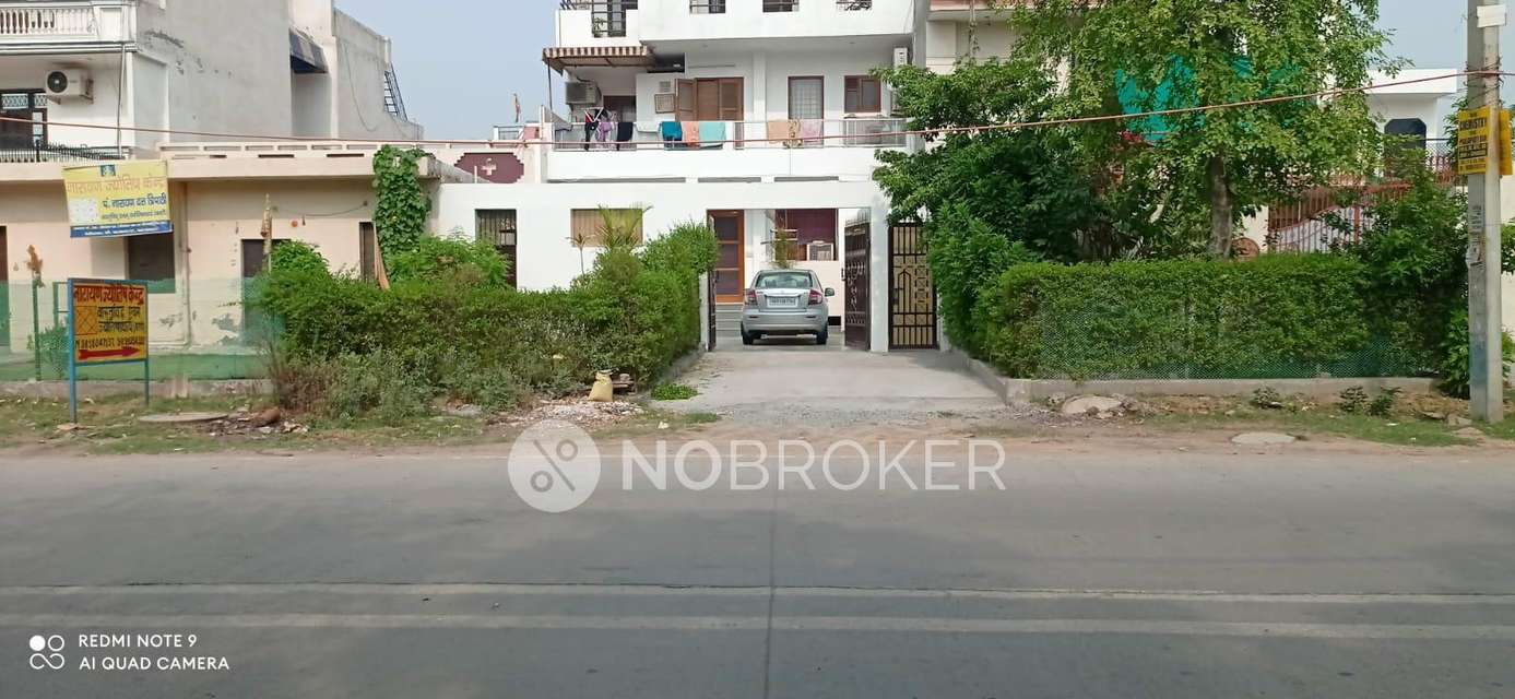 4 BHK Flat For Sale  In Sector 28