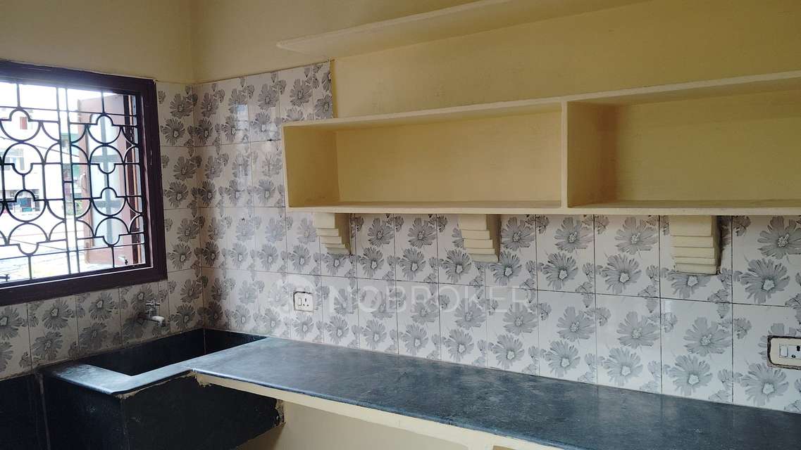 2 BHK House for Rent  In Red Building Jhatka Chicken And Mutton Shops