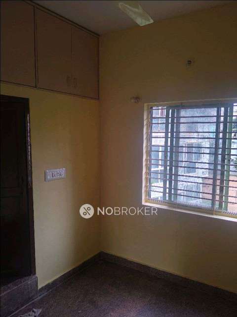 1 BHK Flat In Standalone Building  for Lease  In Adugodi