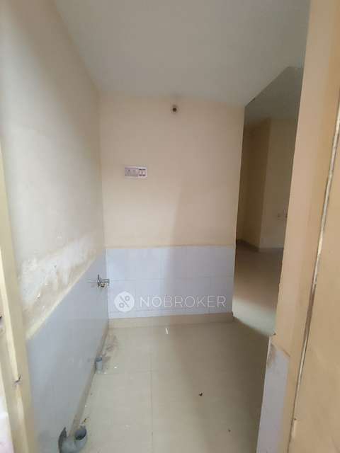 2 BHK Flat In Sri Narayana Apartment For Sale  In  S. Kolathur,