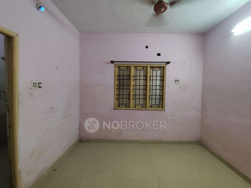 2 BHK Flat In Sri Narayana Apartment For Sale  In  S. Kolathur,