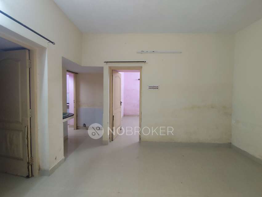 2 BHK Flat In Sri Narayana Apartment For Sale  In  S. Kolathur,