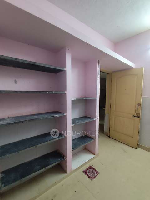 2 BHK Flat In Sri Narayana Apartment For Sale  In  S. Kolathur,