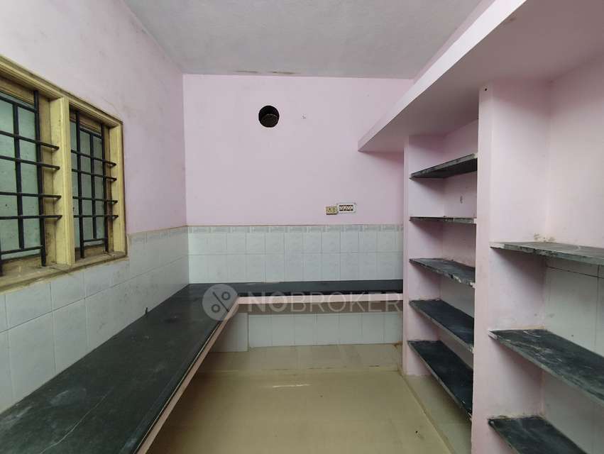 2 BHK Flat In Sri Narayana Apartment For Sale  In  S. Kolathur,