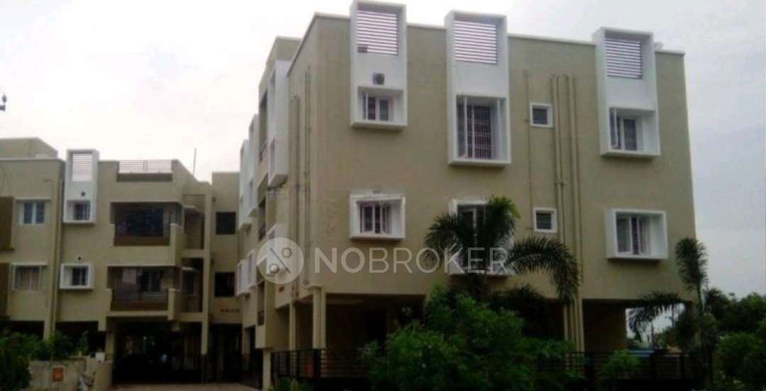 2 BHK Flat In Golden Plaza Apartments For Sale  In Irumbuliyur