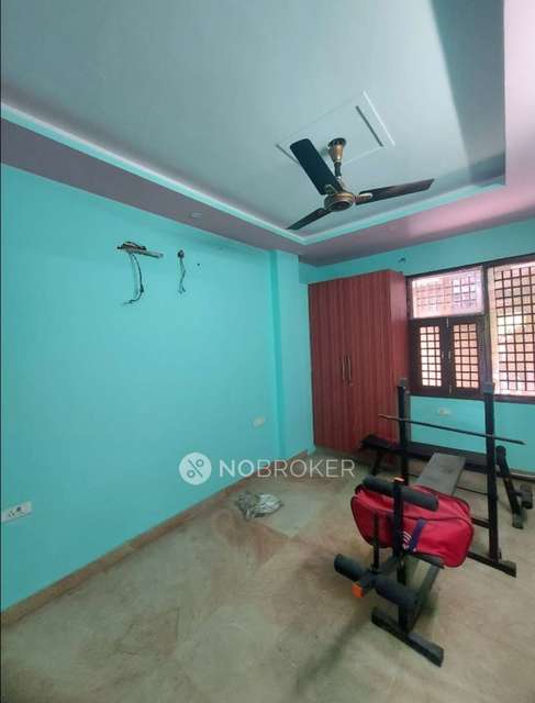 2 BHK Flat In Shalimar Bagh For Sale  In Shalimar Bagh