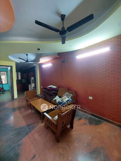 2 BHK Flat In Shalimar Bagh For Sale  In Shalimar Bagh