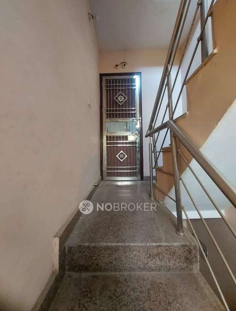 2 BHK Flat In Shalimar Bagh For Sale  In Shalimar Bagh