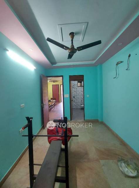 2 BHK Flat In Shalimar Bagh For Sale  In Shalimar Bagh