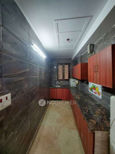 2 BHK Flat In Shalimar Bagh For Sale  In Shalimar Bagh