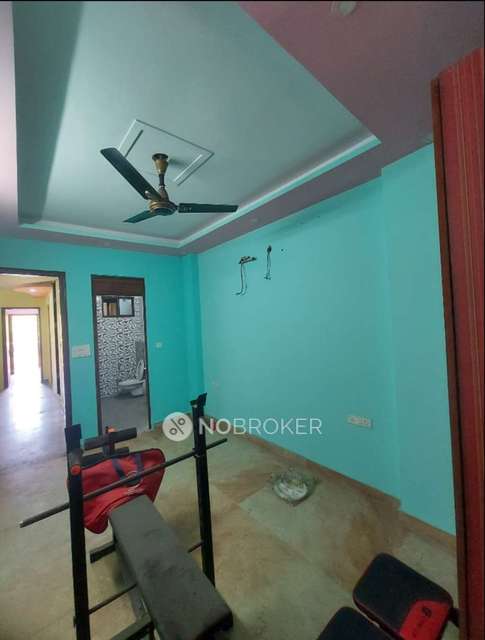 2 BHK Flat In Shalimar Bagh For Sale  In Shalimar Bagh
