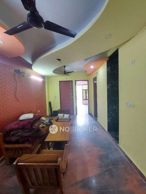 2 BHK Flat In Shalimar Bagh For Sale  In Shalimar Bagh