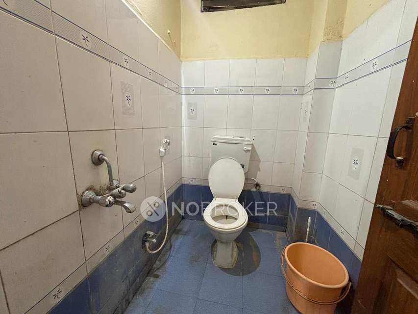 2 BHK Flat In Sai Mitra Srinilayam For Sale  In Maredpally