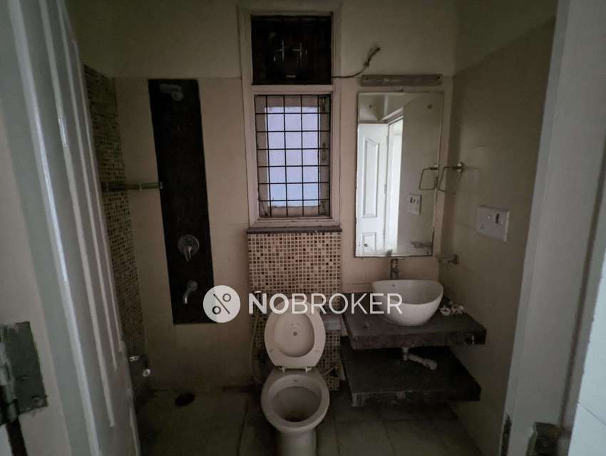 4 BHK Flat In Standalone Building  For Sale  In Sector 57