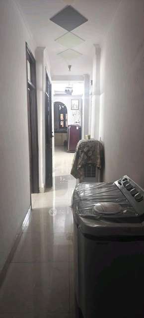 PG for Girls in Shakarpur Khas 