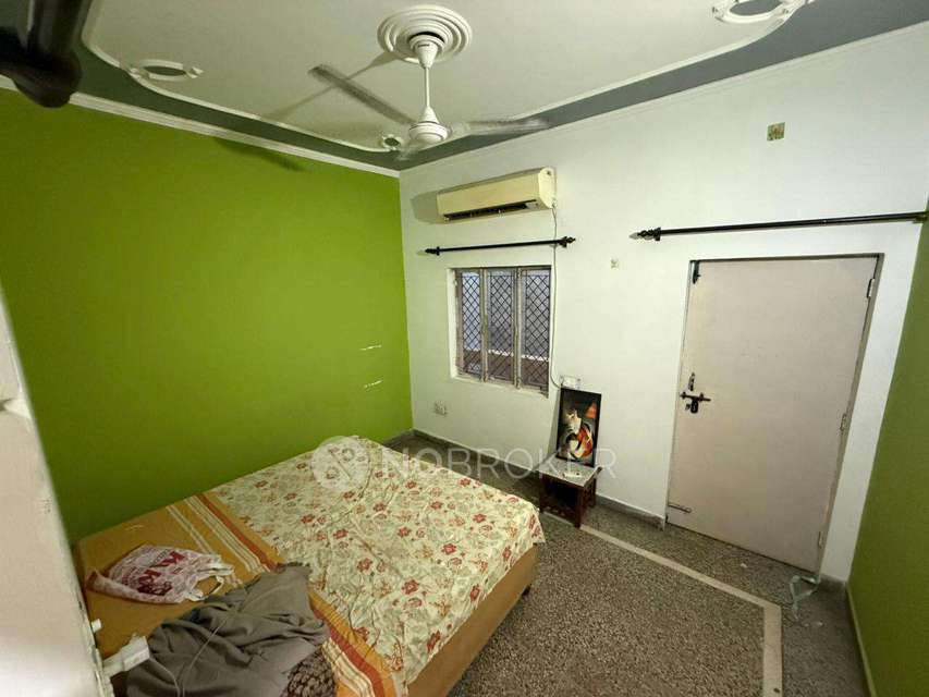 2 BHK Flat In Standalone Building  for Rent  In Janakpuri