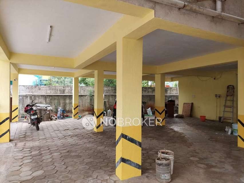 1 BHK Flat In Golden Apartments For Sale  In Pozhichalur