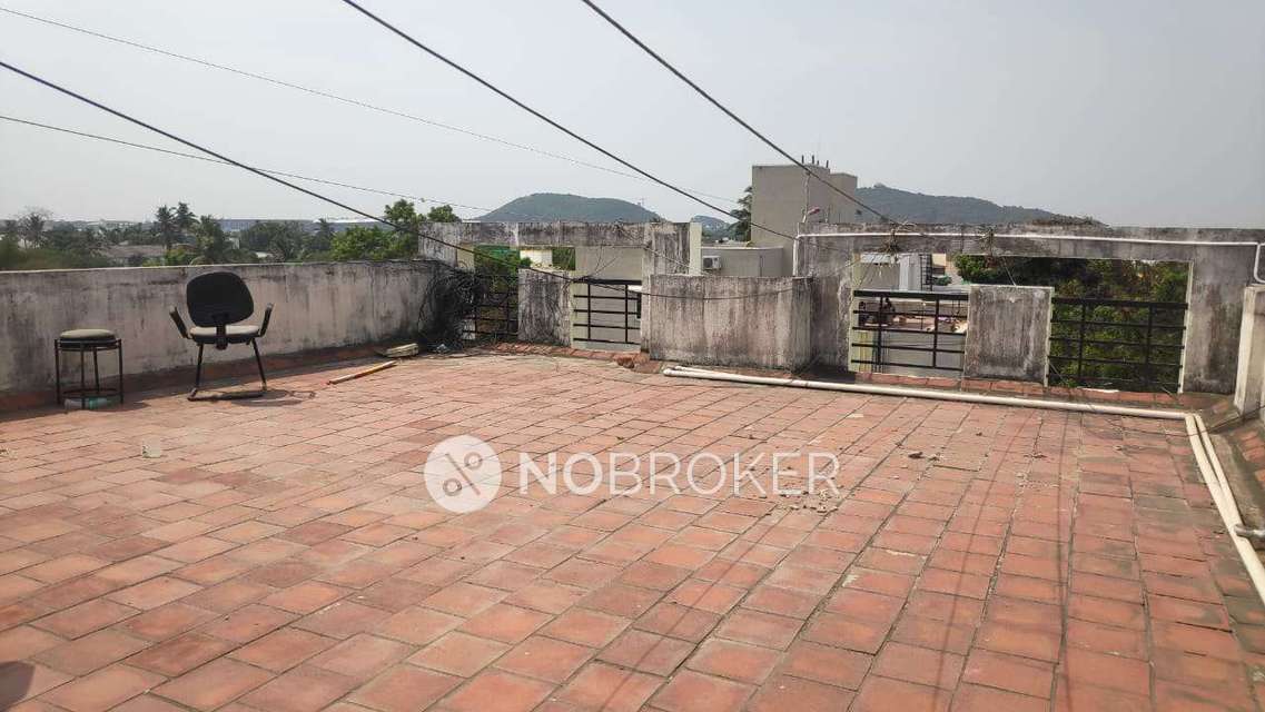 1 BHK Flat In Golden Apartments For Sale  In Pozhichalur