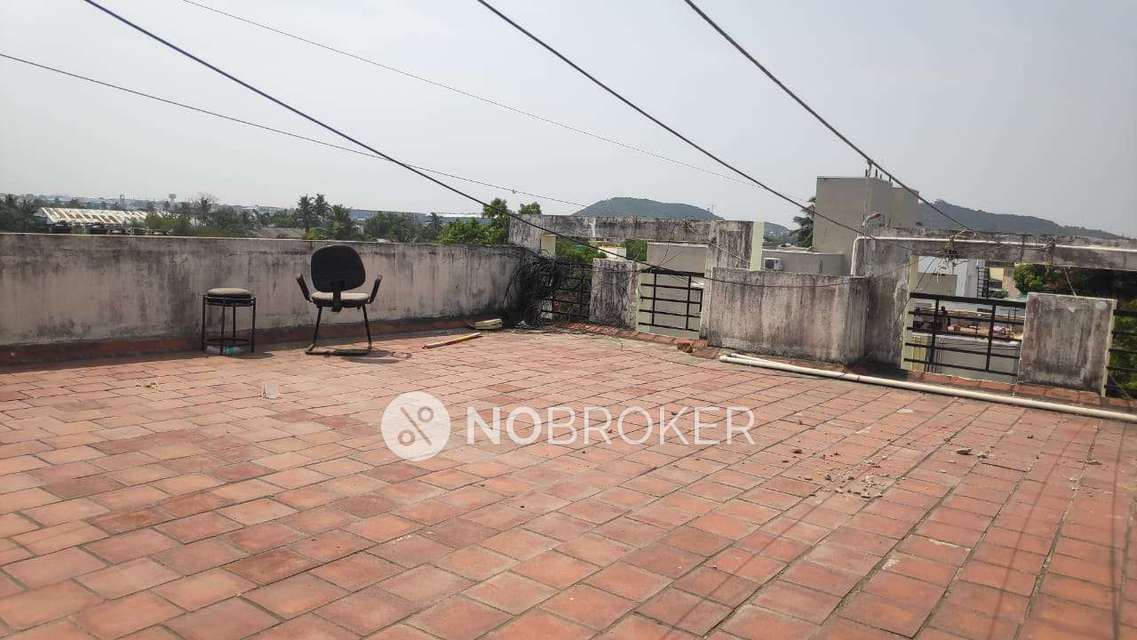 1 BHK Flat In Golden Apartments For Sale  In Pozhichalur