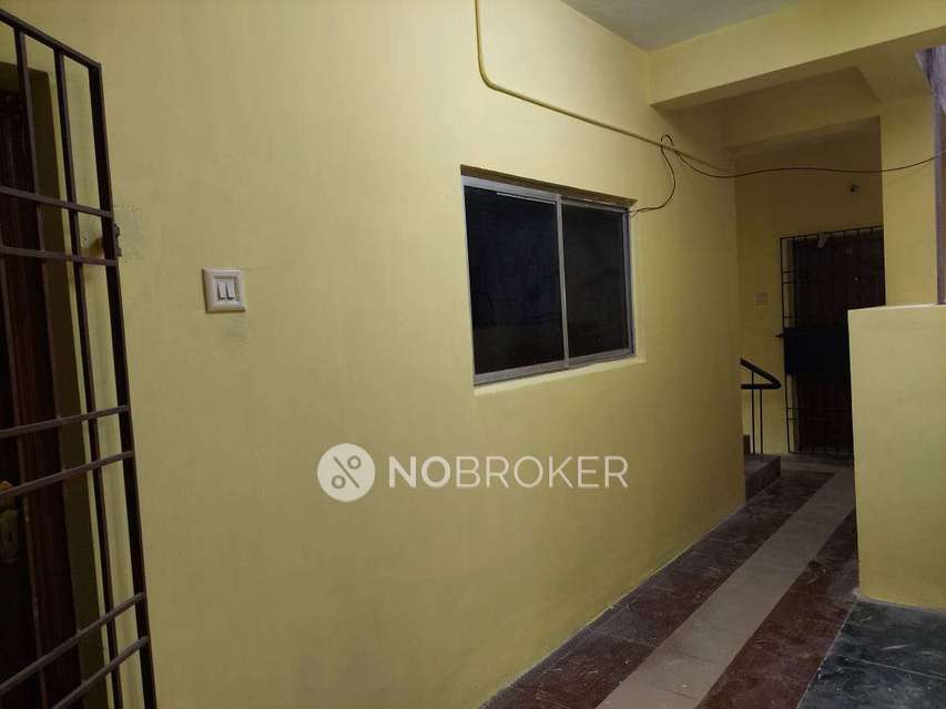 1 BHK Flat In Golden Apartments For Sale  In Pozhichalur