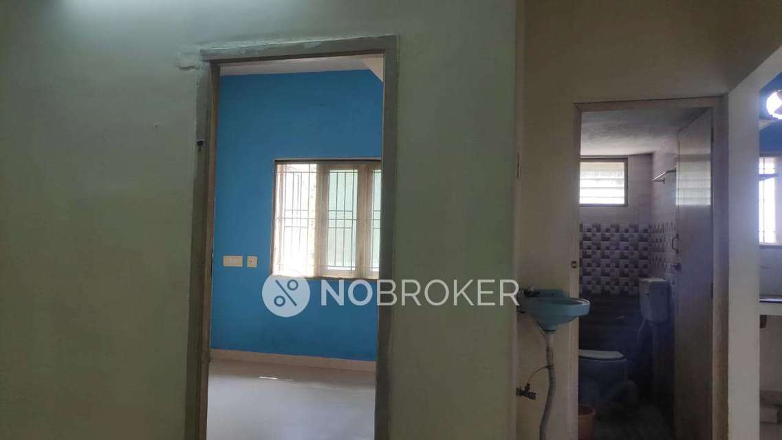 1 BHK Flat In Golden Apartments For Sale  In Pozhichalur