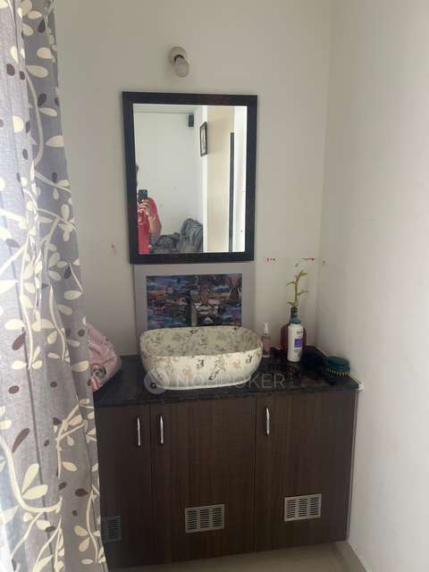 2 BHK Flat In Color Castle For Sale  In Perumbakkam