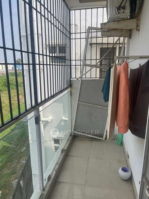 2 BHK Flat In Color Castle For Sale  In Perumbakkam