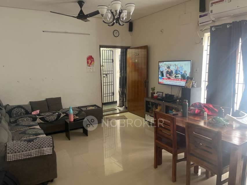2 BHK Flat In Color Castle For Sale  In Perumbakkam