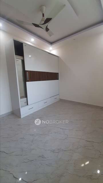 2 BHK Flat In Standalone Building  for Rent  In Sector 45