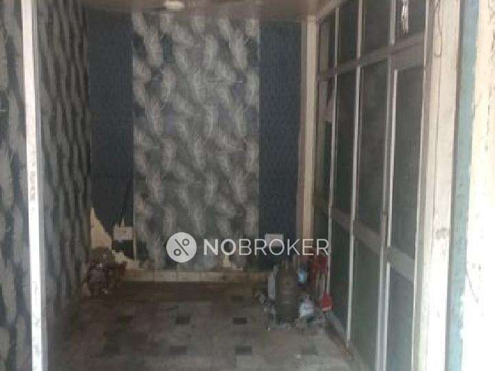 Shop in Vishnu Garden, Delhi for Rent 