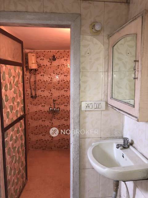 1 BHK Flat In Nakshatra Cooperative Housing Society For Sale  In Mulund East