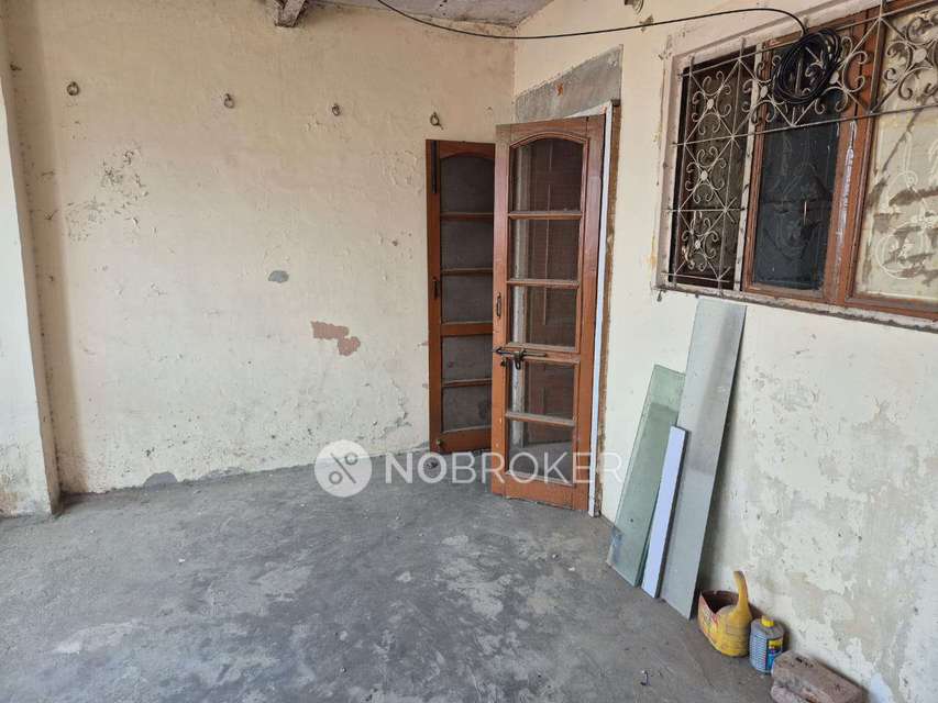 1 RK House for Rent  In Sector 62a