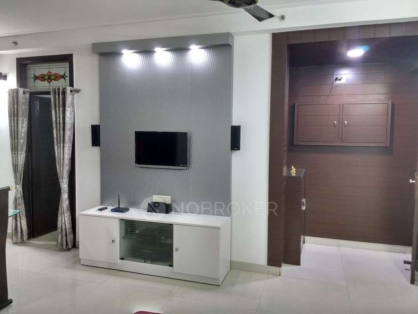 3 BHK Flat In Purvanchal Royal Park for Rent  In Sector-137