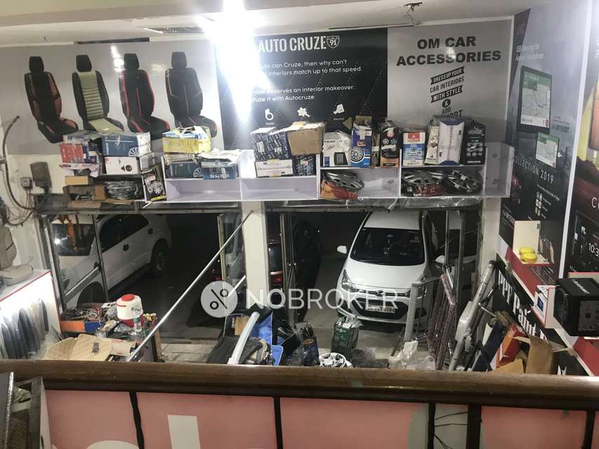 Showroom in Sector 16, Delhi for sale 