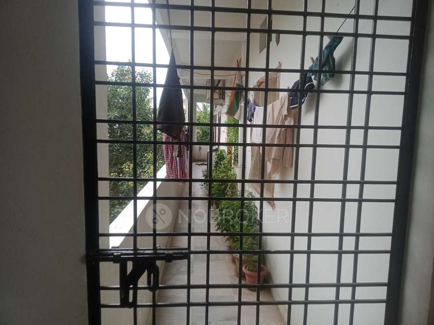 2 BHK Flat In Sri Giri Niwas For Sale  In Borabanda