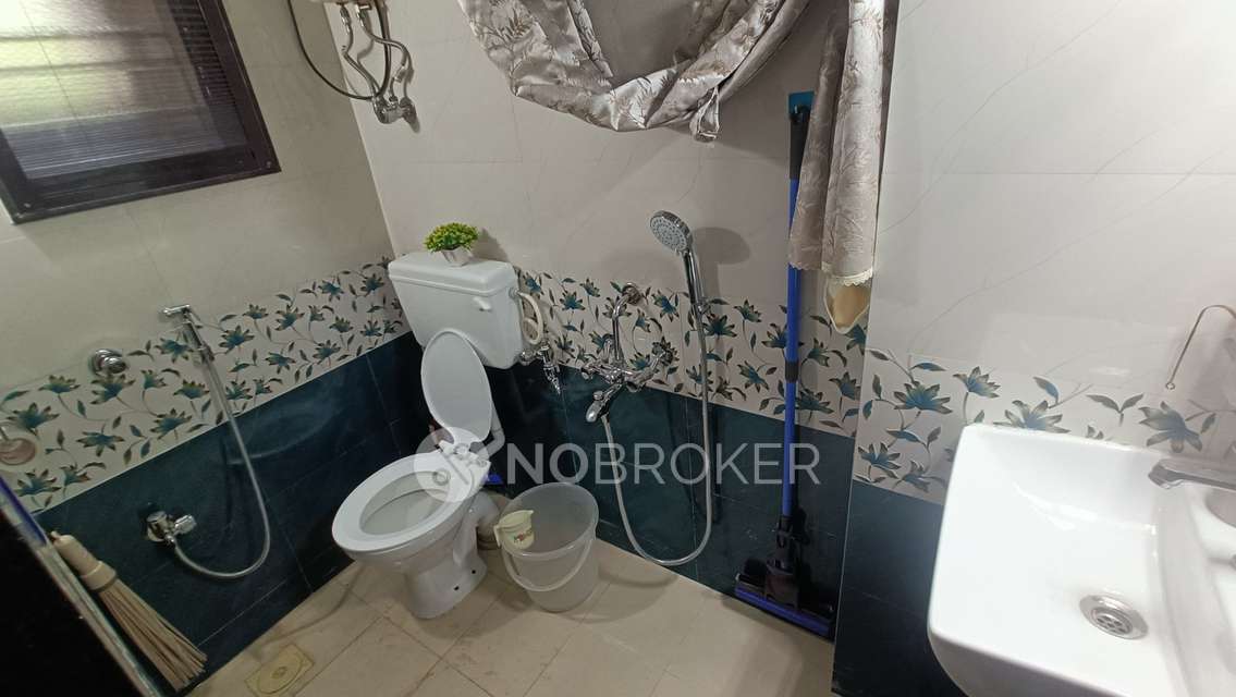 1 RK Flat In Om Sai Sraddha Chs For Sale  In Mulund West