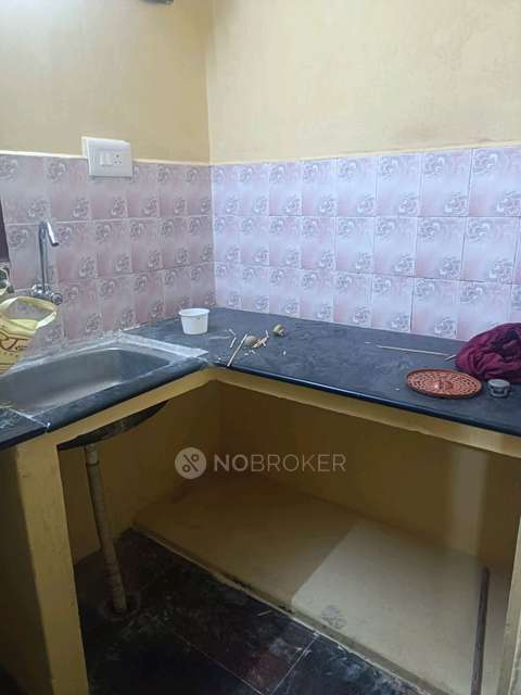 1 BHK House for Rent  In Sayani Theatres