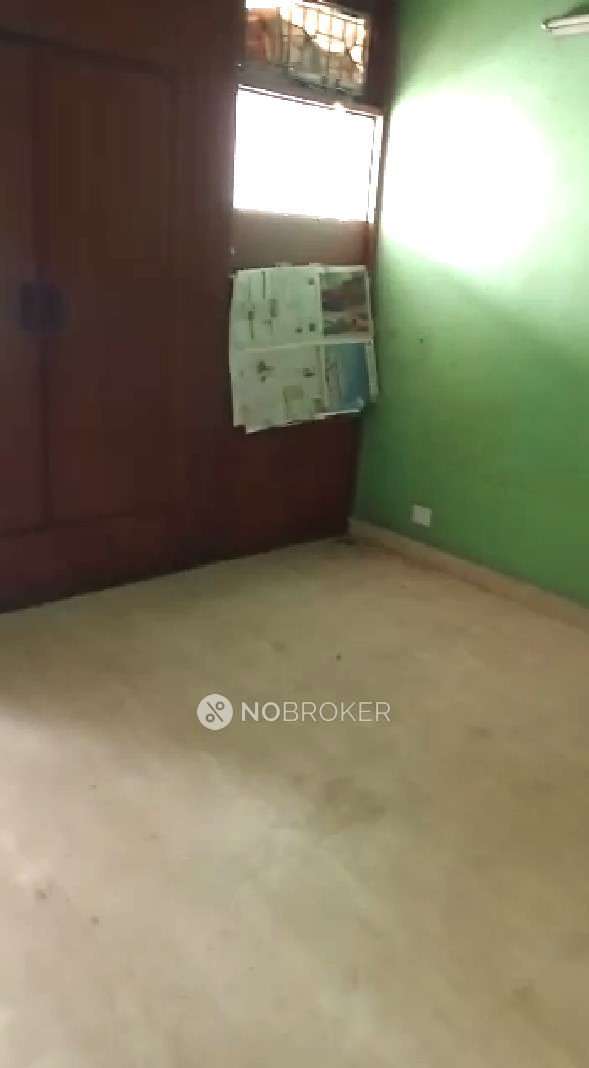 Chetna Apartments Patparganj Rent WITHOUT BROKERAGE Semifurnished 2