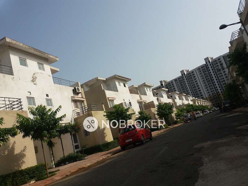 4+ BHK Villa In Paramount Golf Foreste for Rent In Paramount Golfforeste