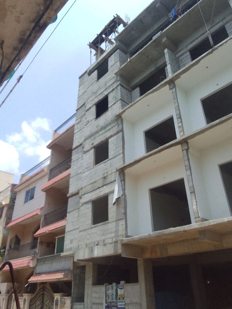 Breeze Apartments Lunger House