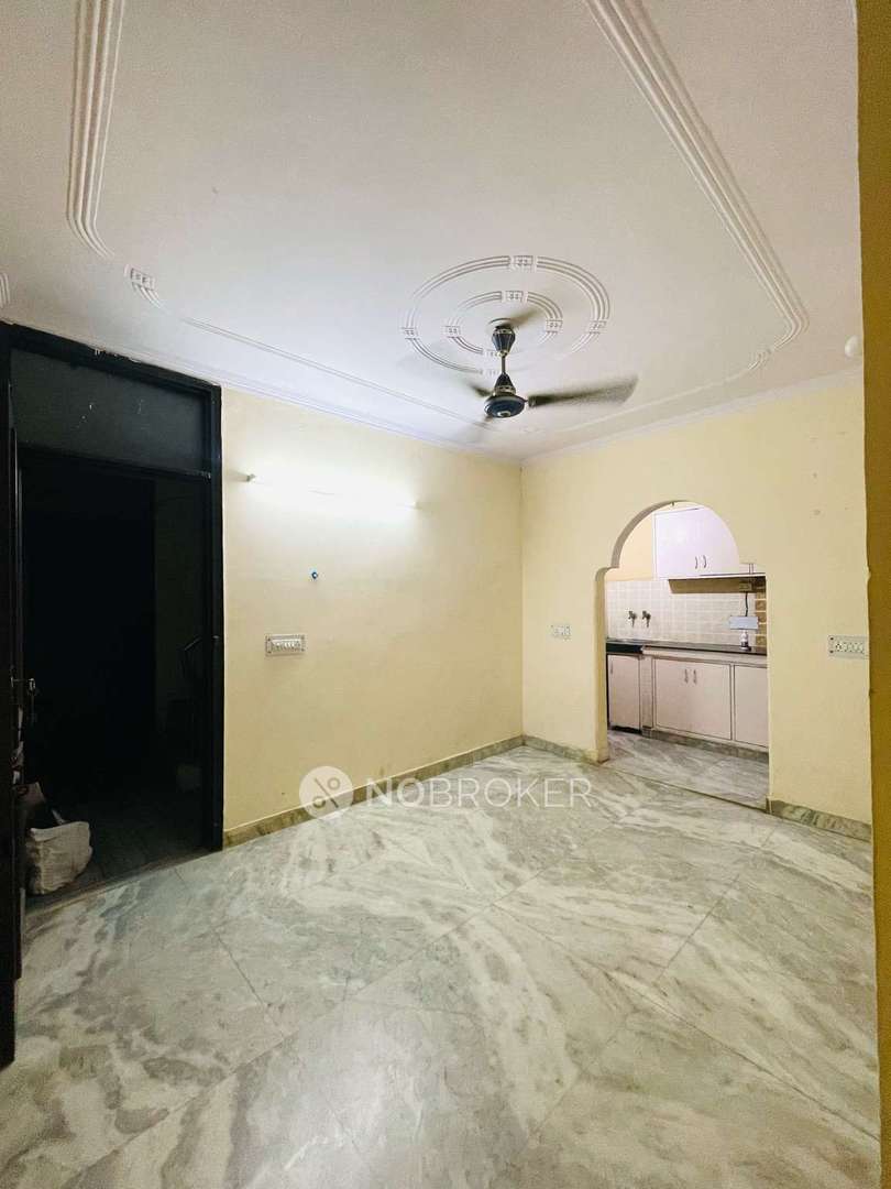 apartment East of Kailash Rent WITHOUT BROKERAGE Semifurnished 2 BHK